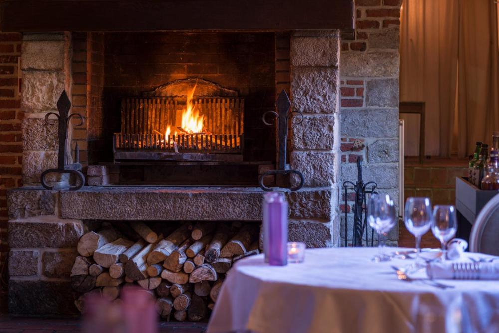 Logis-Hotel-Restaurant La Gentilhommiere アルトル エクステリア 写真